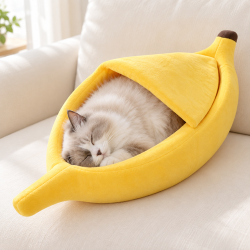Chat blotti dans le Lit Banane Câline jaune avec son rabat replié